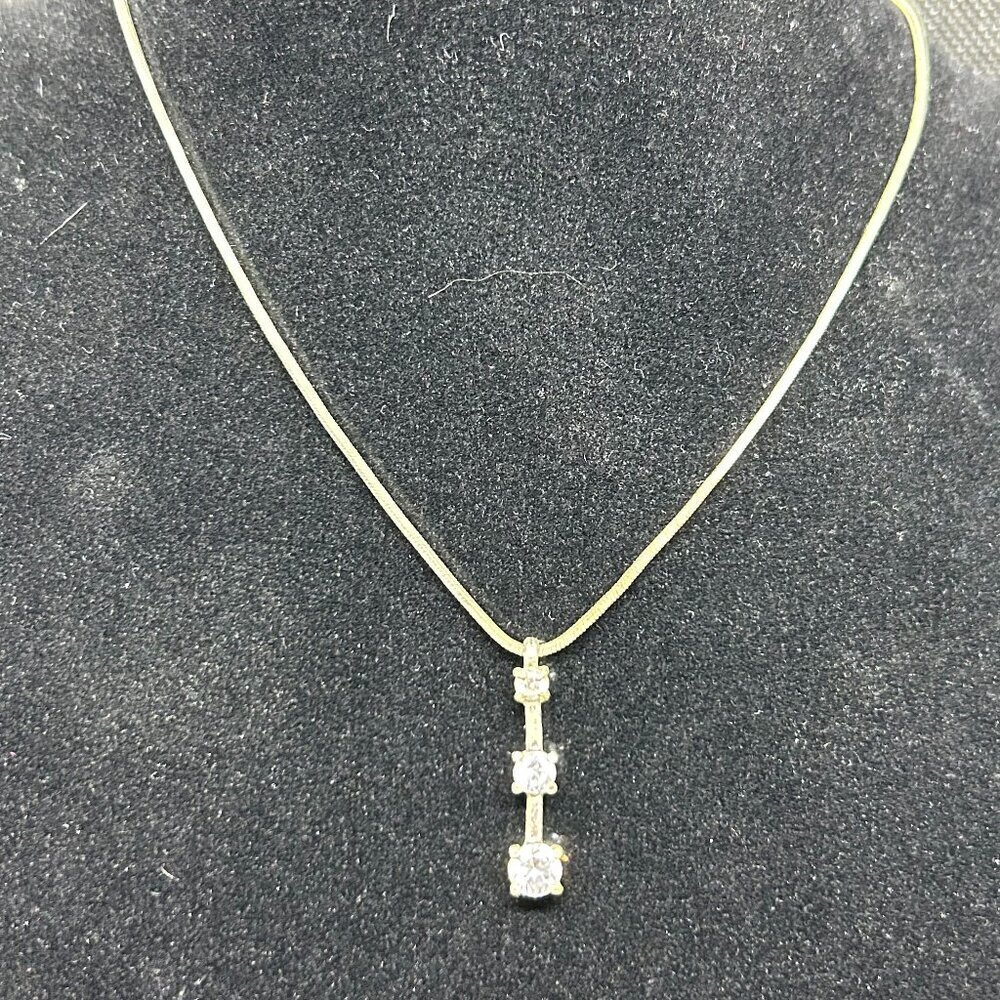 Vicky Jousan womans necklace